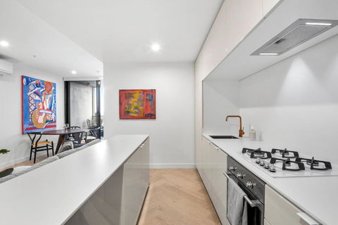 Artistic Urban Getaway Just Off Smith Street! - Perths Hotel 3