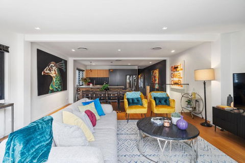 Artscape, Newtown Villa - Perths Hotel 0