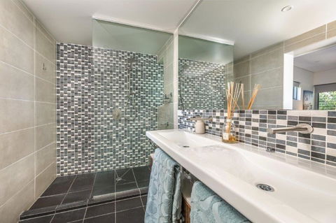 At Waves Penthouse Unit15 - Perths Hotel 2