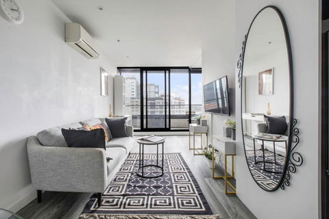 Aura Off Flinders Lane - A City Centre Balcony Abode - Perths Hotel 0