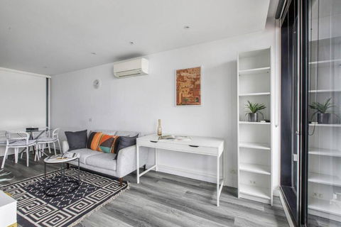 Aura Off Flinders Lane - A City Centre Balcony Abode - Perths Hotel 4
