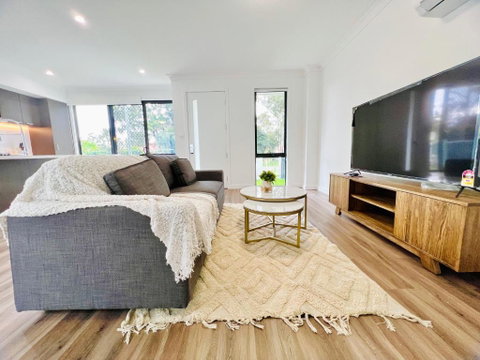 Austral Newly Built Modern 3 Br Home - Perths Hotel 1
