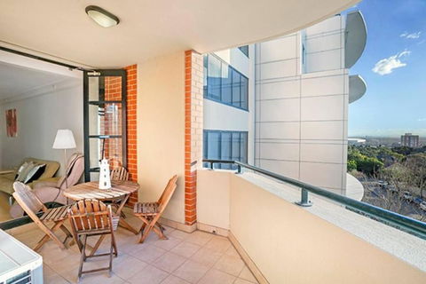 AX301 - Located In The Heart Of North Sydney - Perths Hotel 1