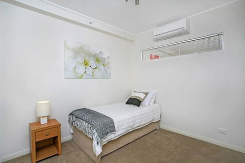 AX301 - Located In The Heart Of North Sydney - Perths Hotel 2