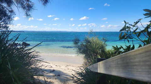 AXL Orion Beach Home: Beach Front - Perths Hotel 2