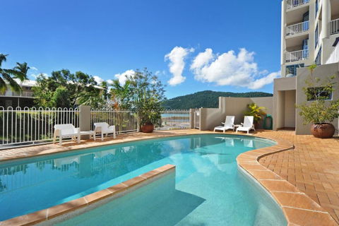 At Whitsunday Vista Holiday Apartments - Perths Hotel 2