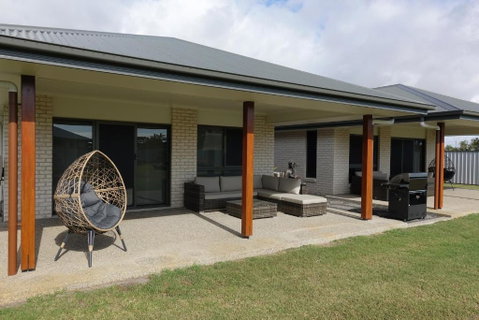 Bali Elliott Heads - Coastal Holiday Home Near Boat Ramp - Perths Hotel 0