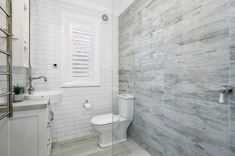 BALO1 - The Esplanade - Mosman - Perths Hotel 1