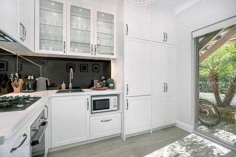 BALO1 - The Esplanade - Mosman - Perths Hotel 2