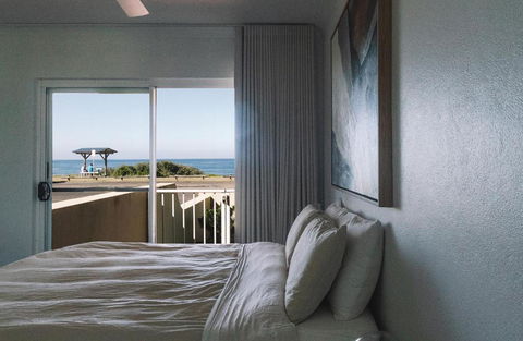 BAY PROPERTIES . Ocean Sounds - Perths Hotel 4