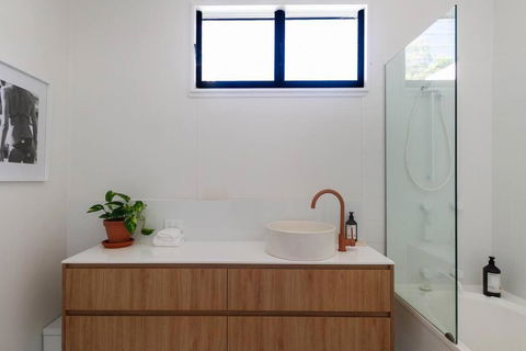 Bay Property . The Lakehouse - Perths Hotel 2