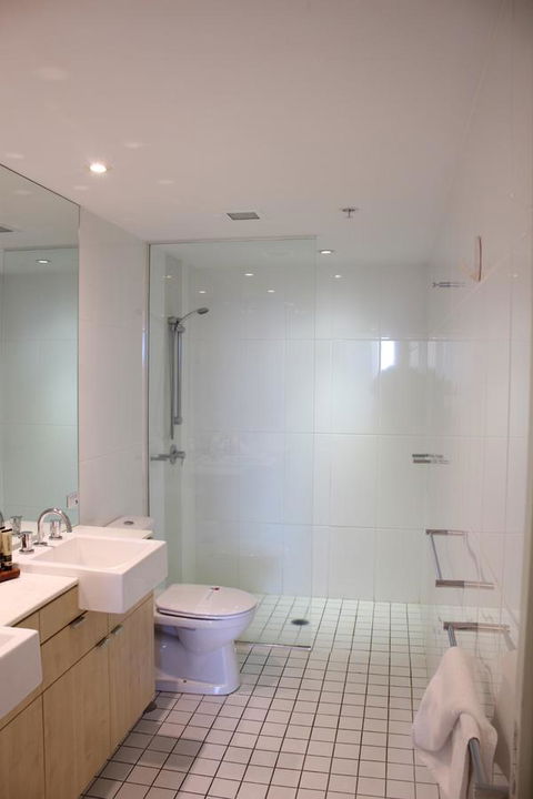 Blue C Coolangatta - Perths Hotel 26