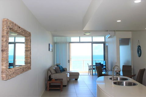 Blue C Coolangatta - Perths Hotel 28