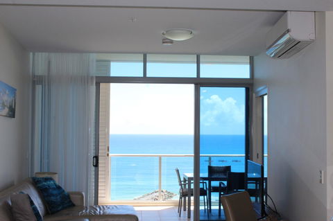 Blue C Coolangatta - Perths Hotel 30