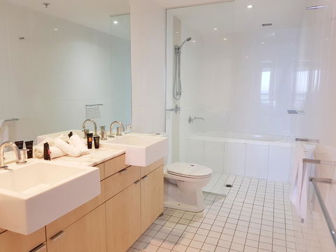 Blue C Coolangatta - Perths Hotel 10