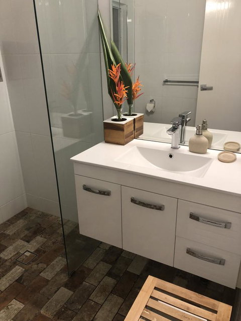 Cairns Beach House Our Oasis - Perths Hotel 28