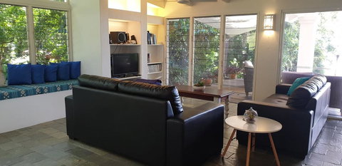 Cairns Beach House Our Oasis - Perths Hotel 13