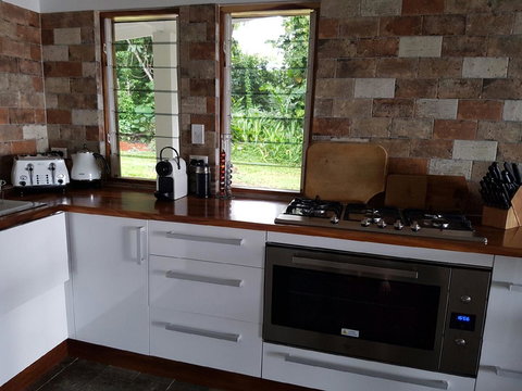 Cairns Beach House Our Oasis - Perths Hotel 17