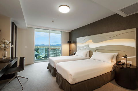 Hilton Surfers Paradise Hotel & Residences - Perths Hotel 12