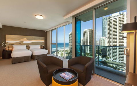 Hilton Surfers Paradise Hotel & Residences - Perths Hotel 13