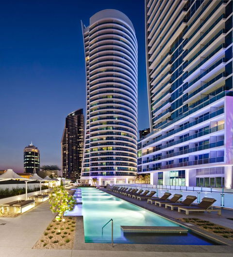 Hilton Surfers Paradise Hotel & Residences - Perths Hotel 5