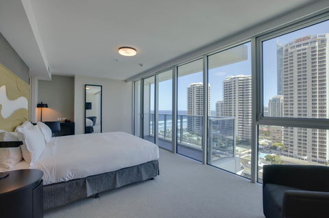 Hilton Surfers Paradise Hotel & Residences - Perths Hotel 2