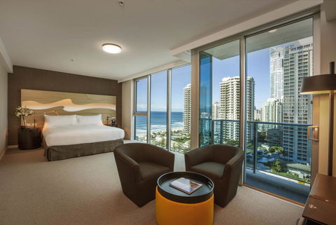 Hilton Surfers Paradise Hotel & Residences - Perths Hotel 6
