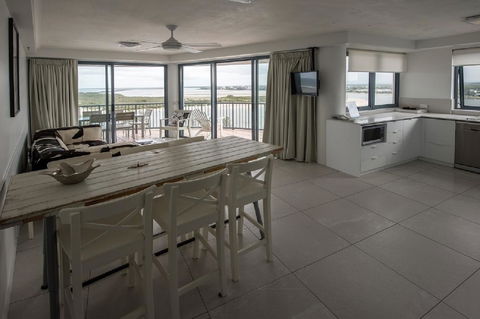 Centrepoint Apartments Caloundra - Perths Hotel 21
