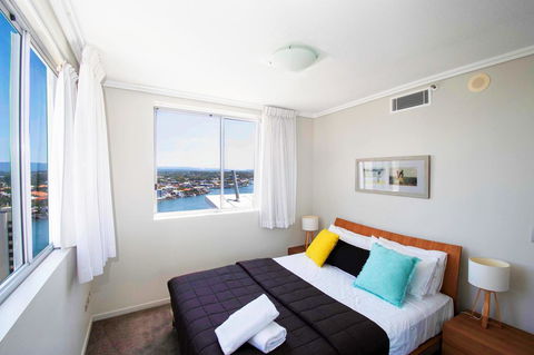 Trilogy Surfers Paradise - Perths Hotel 9