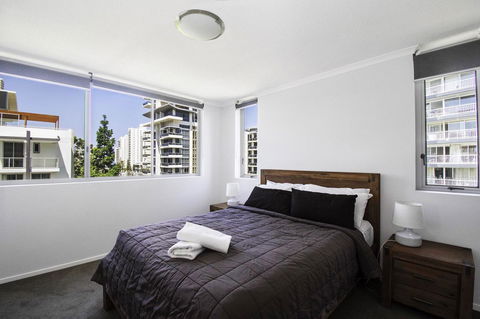Trilogy Surfers Paradise - Perths Hotel 39