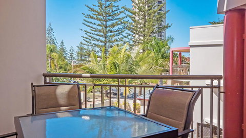 Burleigh On The Beach - Perths Hotel 2