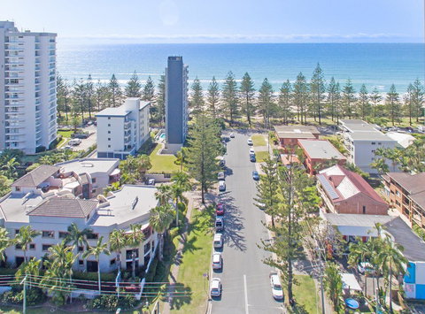 Burleigh On The Beach - Perths Hotel 1