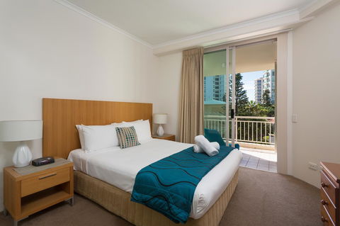 Maldives Resort Main Beach, Gold Coast - Perths Hotel 2