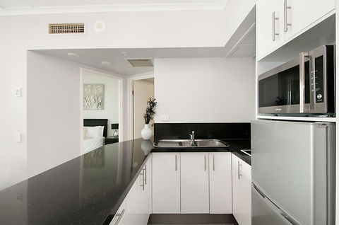 Maldives Resort Main Beach, Gold Coast - Perths Hotel 32