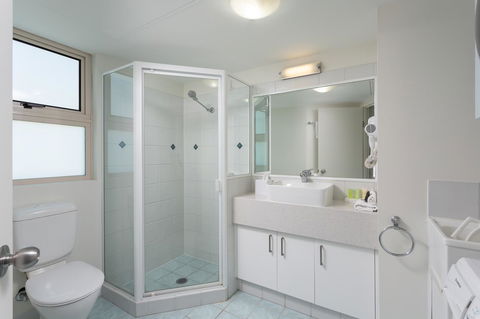 Maldives Resort Main Beach, Gold Coast - Perths Hotel 22
