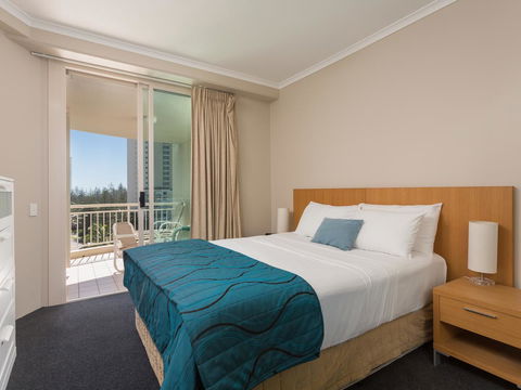 Maldives Resort Main Beach, Gold Coast - Perths Hotel 6