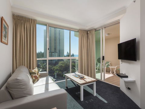Maldives Resort Main Beach, Gold Coast - Perths Hotel 7