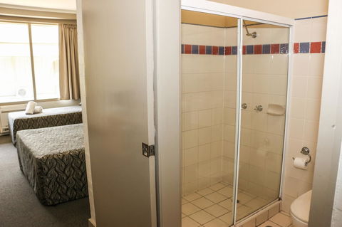 Salisbury Hotel Motel - Perths Hotel 13