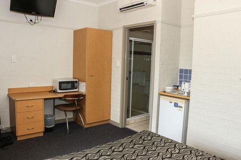 Salisbury Hotel Motel - Perths Hotel 18