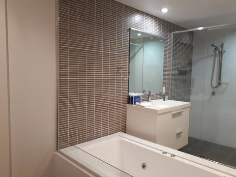 Hinchinbrook Holiday Apartments - Perths Hotel 5