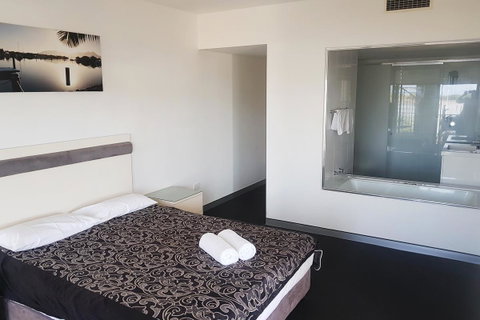Hinchinbrook Holiday Apartments - Perths Hotel 11
