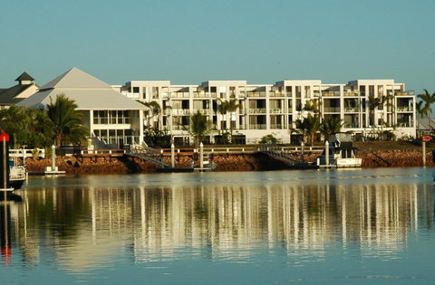 Hinchinbrook Holiday Apartments - Perths Hotel 0