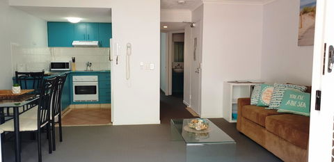 Surfers Beach Resort 2 - Perths Hotel 11
