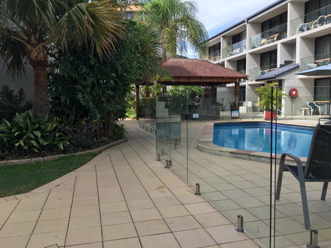 Burleigh Palms Holiday Apartments - Perths Hotel 3