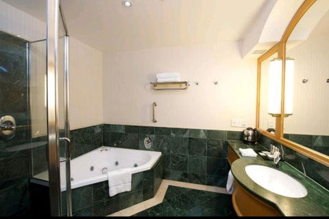 Deluxe King Room In Gold Tower - Perths Hotel 4