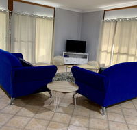 Bees Place - 3 bedroom home on 10 acres of land with distant ocean views - Perths Hotel