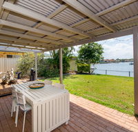 Lowset home on the canal - Dolphin Dr Bongaree - Perths Hotel