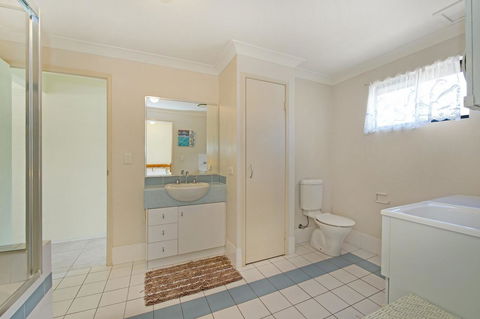 Quiet Location Across From Waterfront - South Esp, Bongaree - Perths Hotel 5