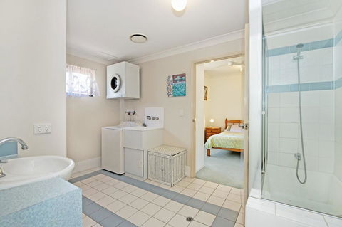 Quiet Location Across From Waterfront - South Esp, Bongaree - Perths Hotel 15