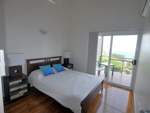 Blue Water Views 1 - Perths Hotel 9